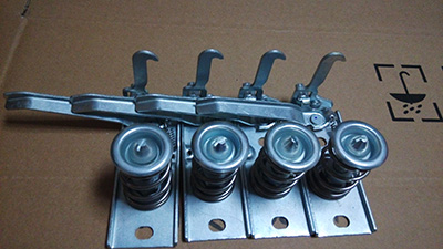 机舱盖上(下)锁体