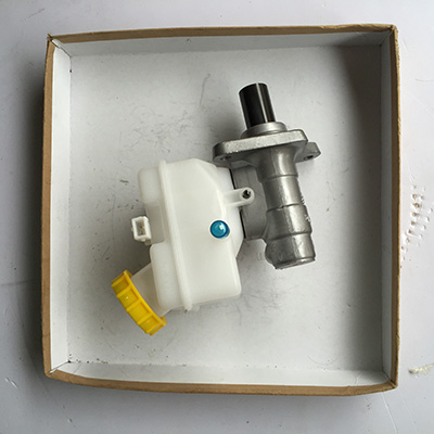 刹车总泵 (刹车油壶)